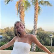 Cura e supporto per i bambini con entusiasmo e pazienza.